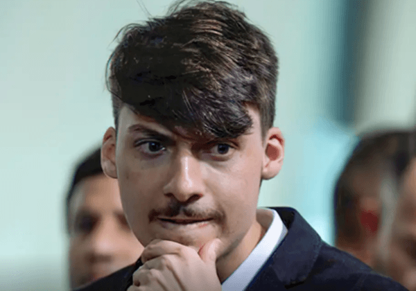 Câmara de Balneário Camboriú reduz salário de Jair Renan Bolsonaro por ausências