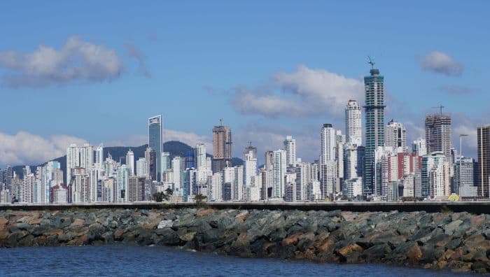 Construção Civil: O Motor Que Molda Balneário Camboriú e Impulsiona Sua Economia