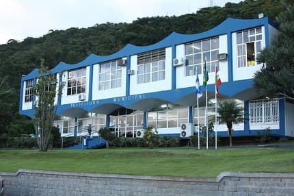 Balneário Camboriú abre processos seletivos para contratação temporária