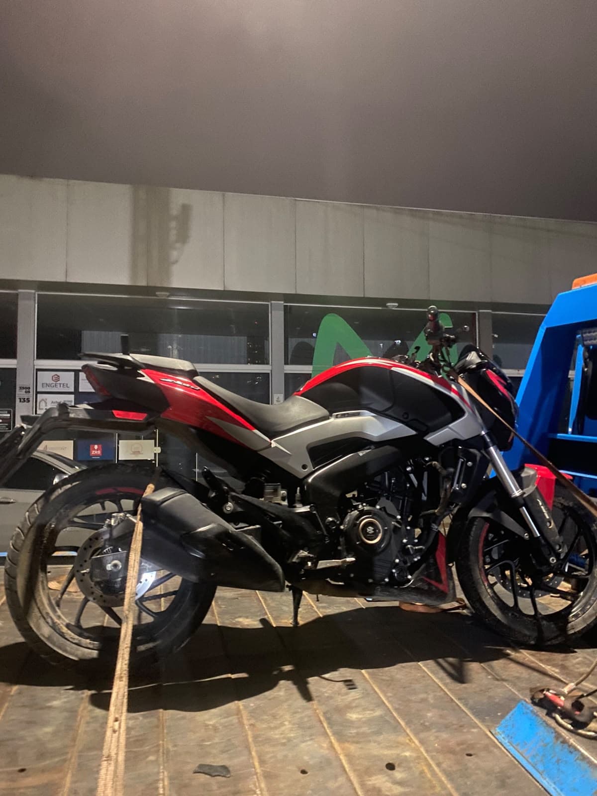 PM recupera motocicleta furtada e encaminha quatro pessoas à delegacia em Balneário Camboriú