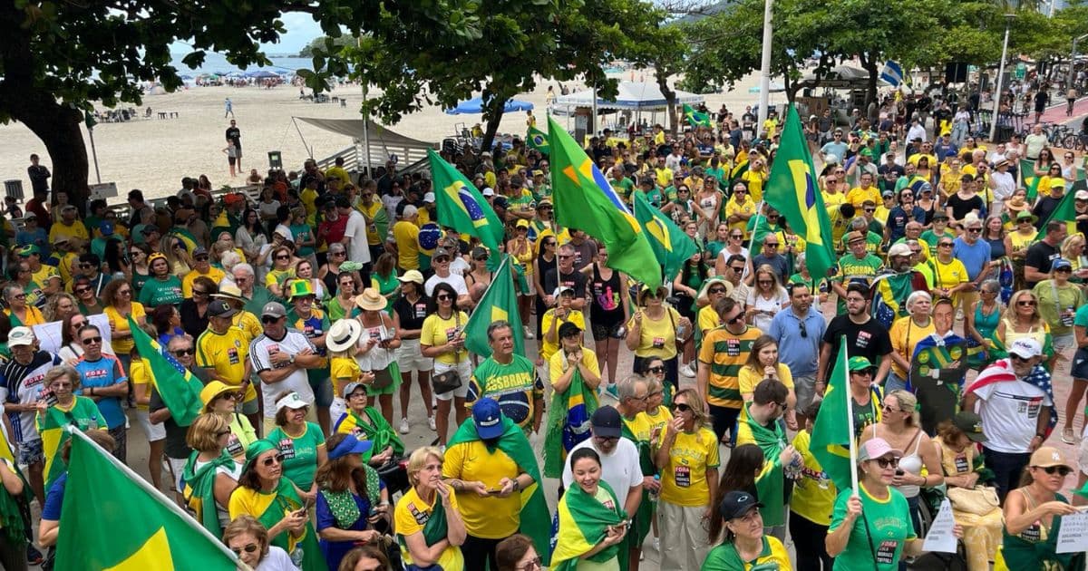 Manifestantes e políticos pró-Bolsonaro protestam contra Lula e STF em Balneário Camboriú