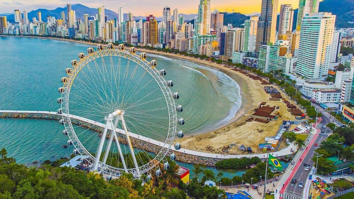Imóveis de Luxo em Balneário Camboriú Disparam 16,9% em Sete Meses; Pequenos Perdem Valor
