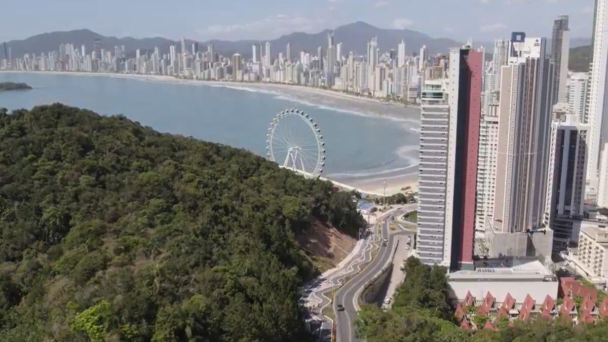 Arranha-céu que ameaçava cartão-postal de Balneário Camboriú tem novo rumo após anos de disputa
