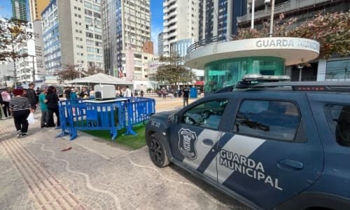 Balneário Camboriú testa drone com IA para reforçar segurança pública