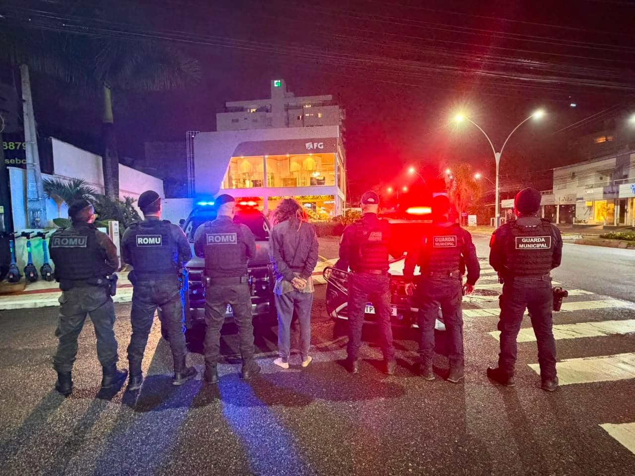 Guarda Municipais de Balneário Camboriú e Itajaí prendem homem suspeito de agredir youtuber