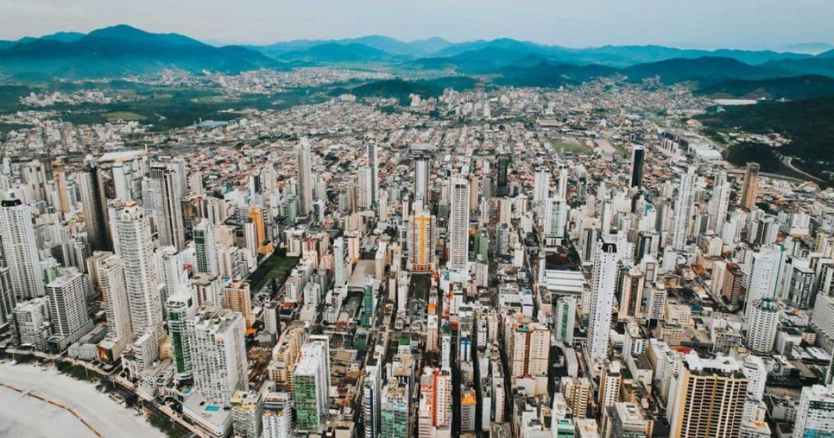 Micro e pequenas empresas representam mais de 86% dos negócios em Balneário Camboriú e Camboriú