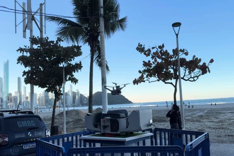 Balneário Camboriú testa drone inteligente para reforçar segurança pública na orla