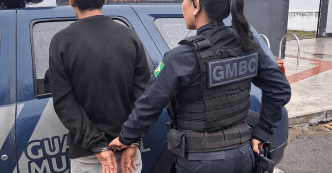 Homem é surpreendido por moradores ao tentar fugir com bicicleta furtada em condomínio de Balneário Camboriú
