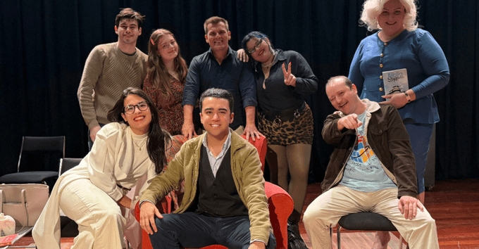 Comédia "TOC TOC" estreia em Balneário Camboriú em 16 de agosto com entrada gratuita e reflexão sobre saúde mental